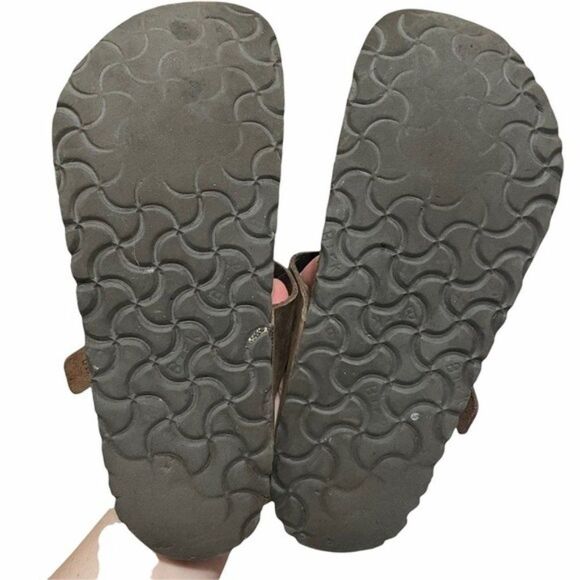 Birkenstock Gizeh Leather T-Strap Sandals - Picture 3 of 7